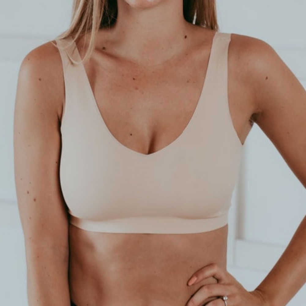 KATIE EM UNDIESUltimate Wireless Bra Seamless ~ Sz M